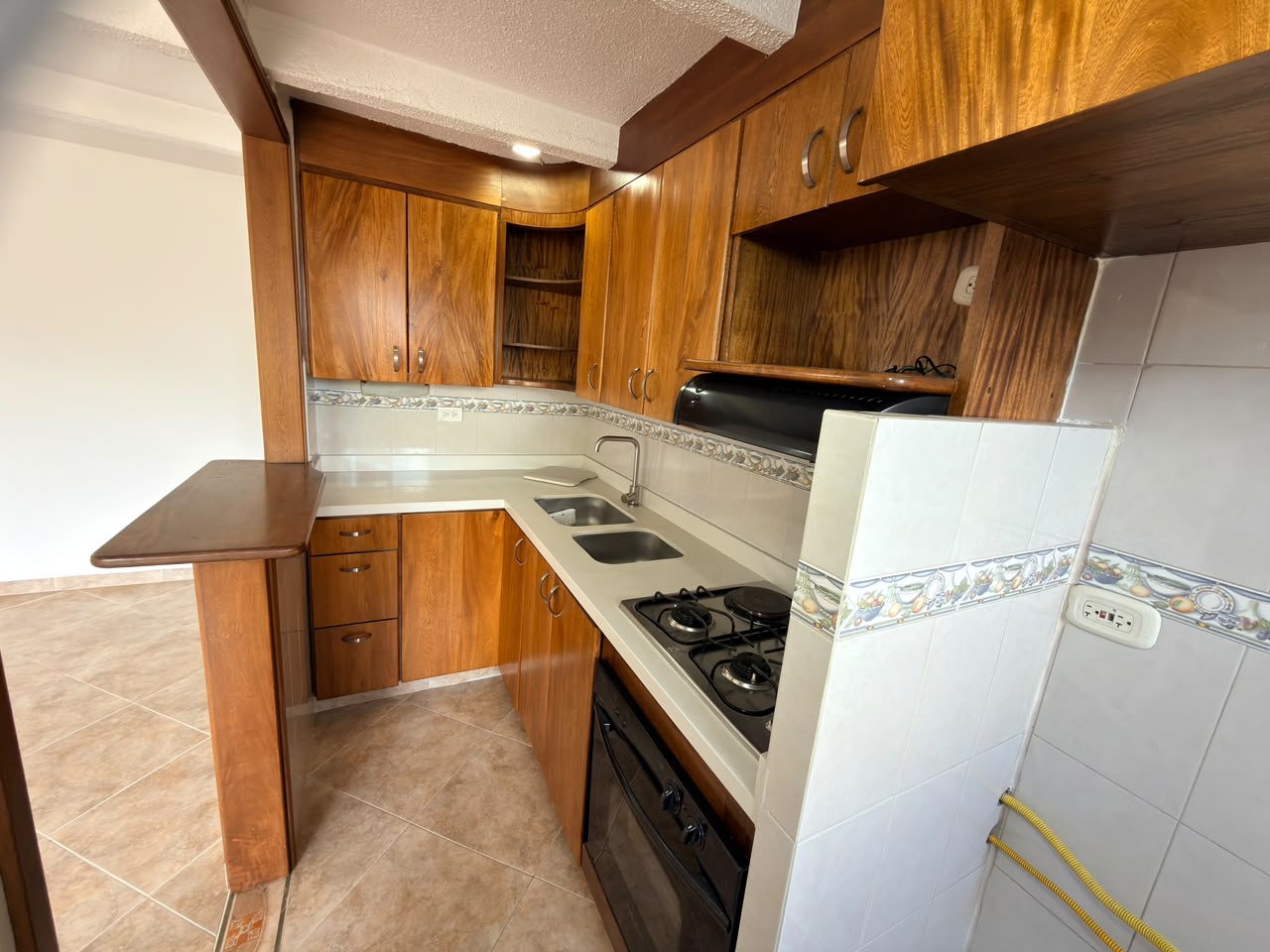 ARRIENDO APARTAMENTO EN LOMA DE LOS BERNAL