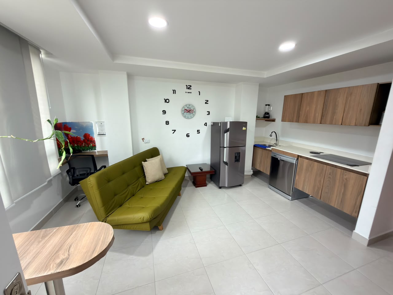 ARRIENDO APARTAMENTO AMOBLADO EN EL VELODROMO