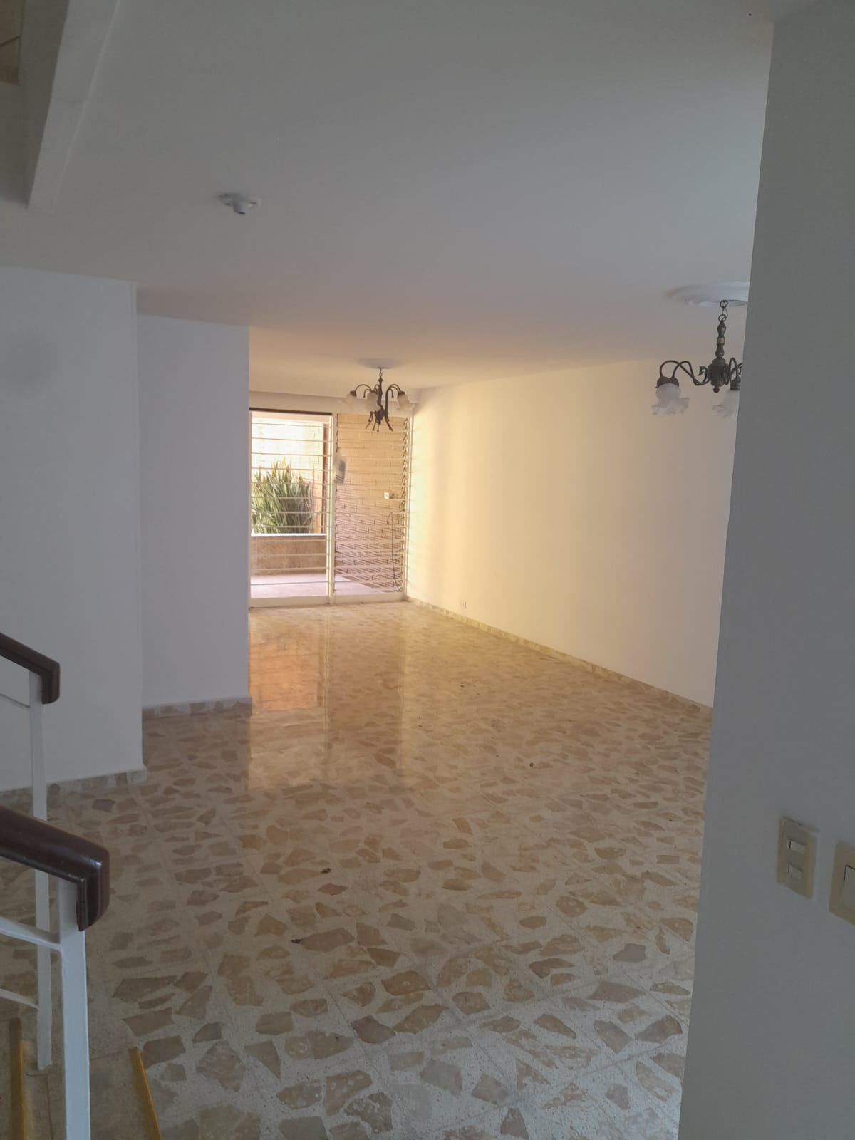 Se arrienda casa en simón bolívar