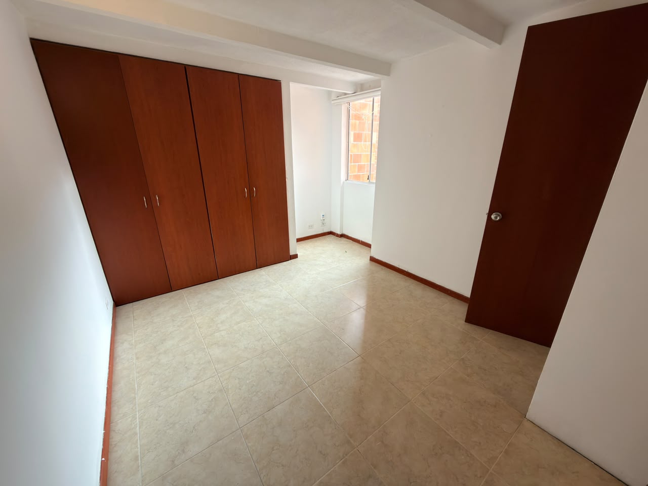ARRIENDO APARTAMENTO EN LOMA DE LOS BERNAL