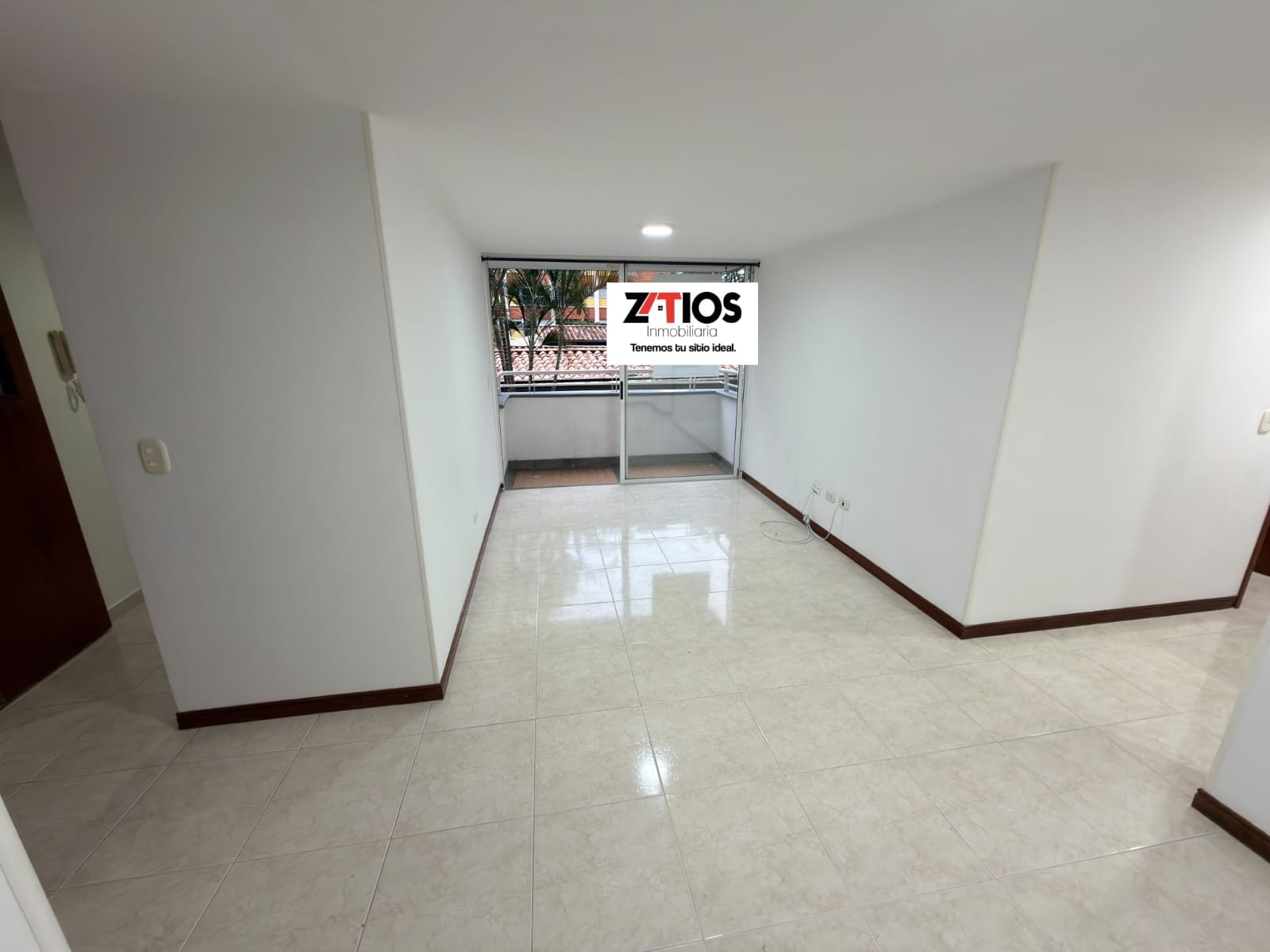 Arriendo Apartamento Lomas de los Bernal
