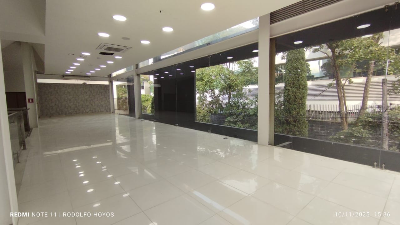 Arriendo Local En Patio Bonito