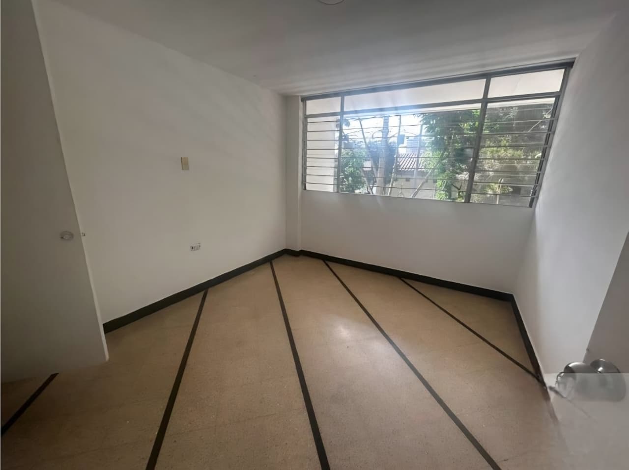 ARRIENDO CASA EN CALASANZ PARTE BAJA