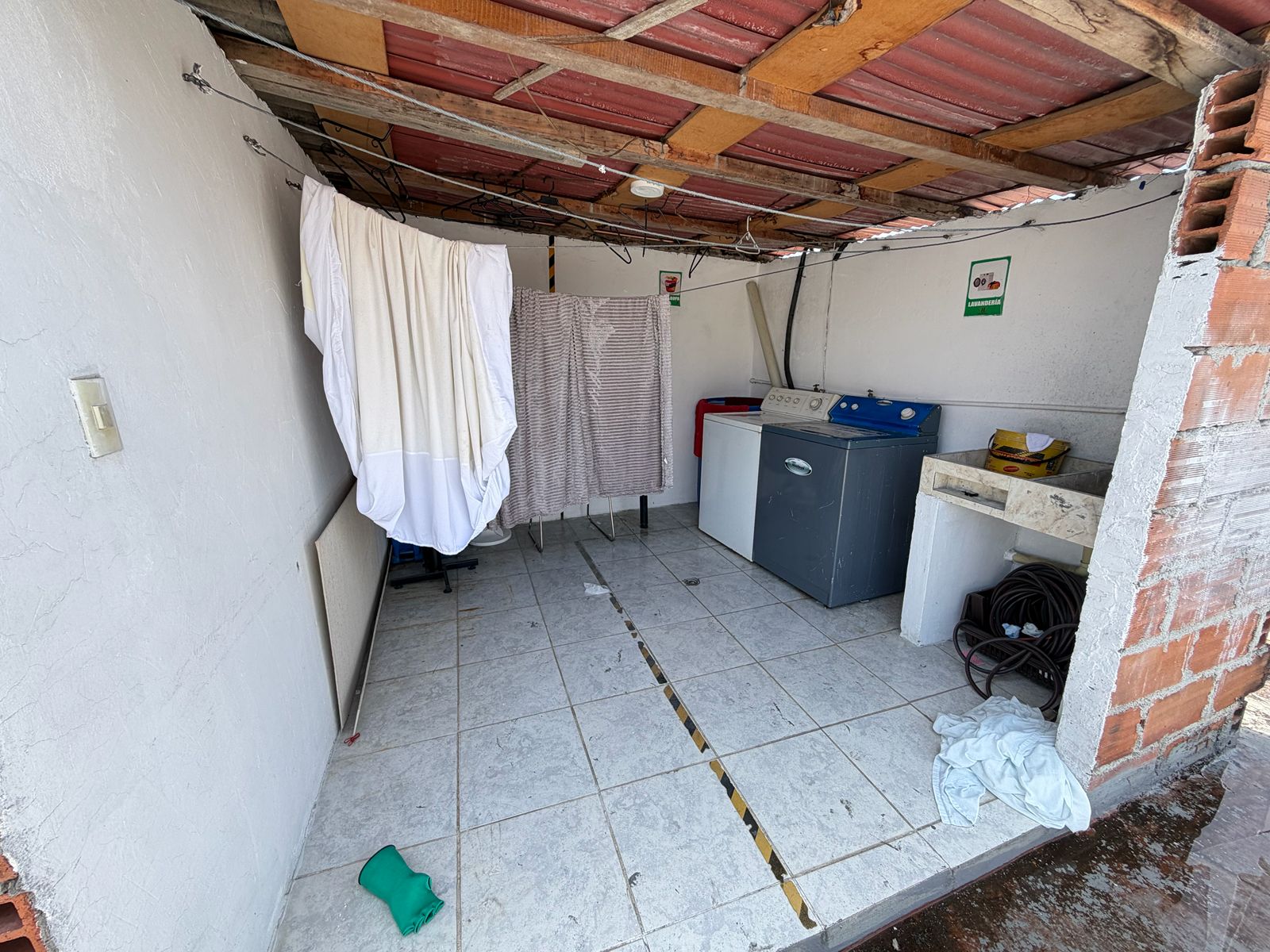 VENDO HOTEL EN LAURELES