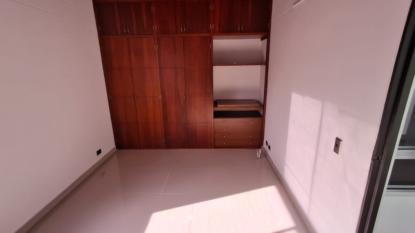 VENDO APARTAMENTO EN SANTA MONICA