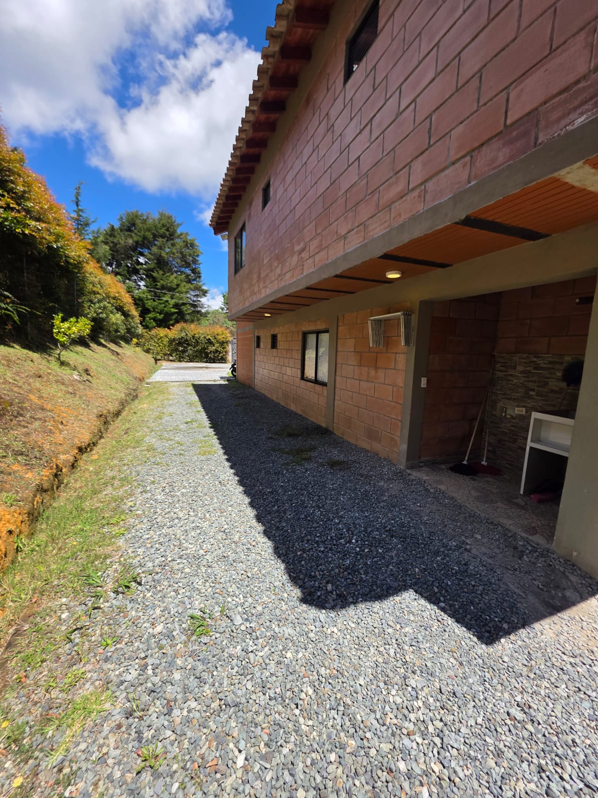 ARRIENDO CASA FINCA EN SANTA ELENA