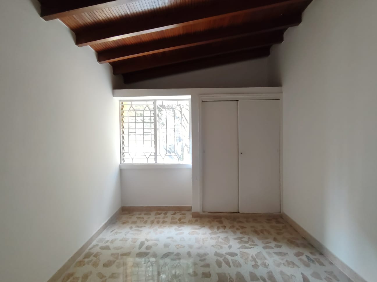 Se arrienda casa en simón bolívar