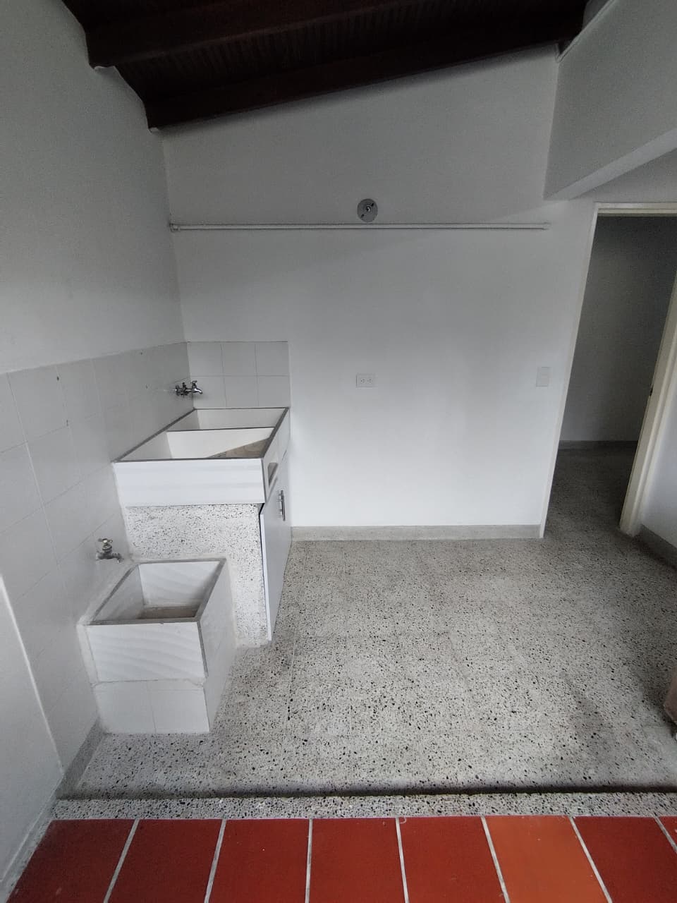 Arriendo casa en simón bolívar