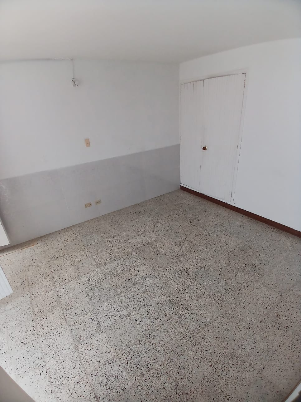 ARRIENDO CASA EN LAURELES