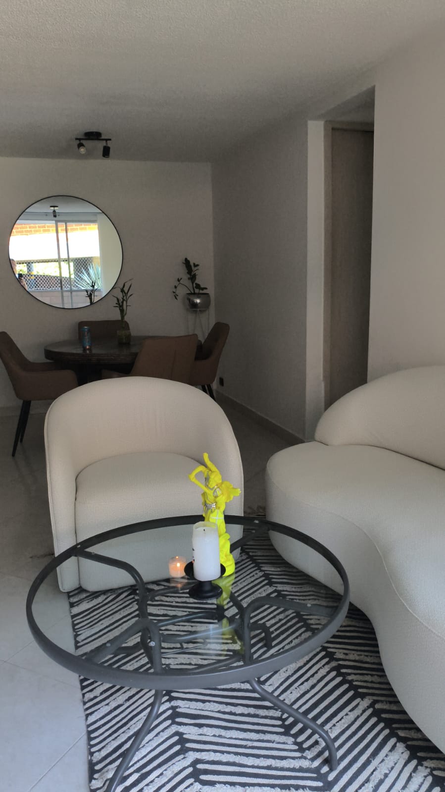 VENDO APARTAMENTO EN LA LOMA DE LOS BERNAL