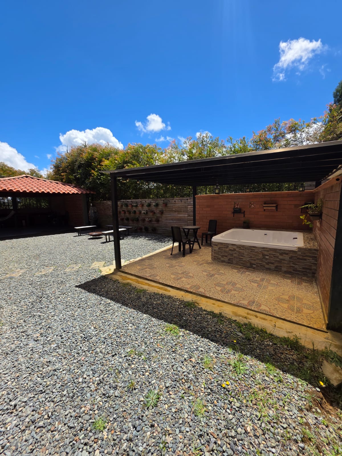 ARRIENDO CASA FINCA EN SANTA ELENA
