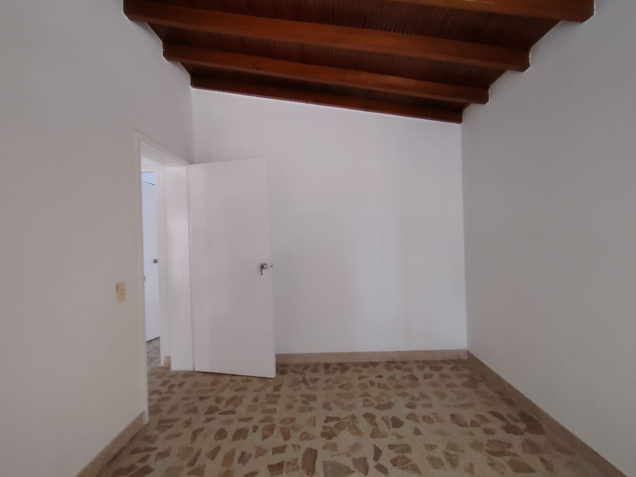 Se arrienda casa en simón bolívar