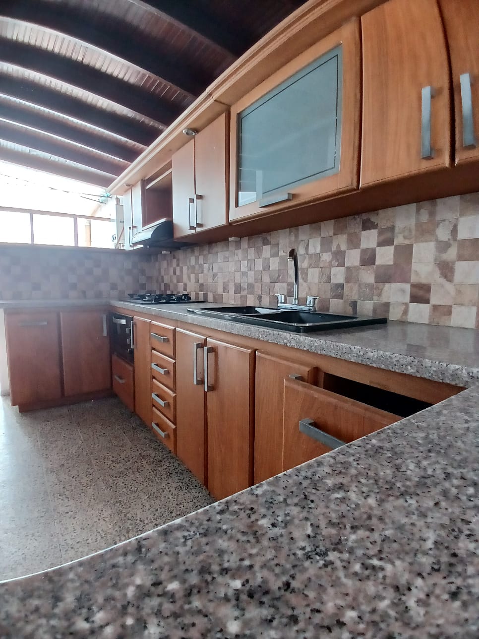 ARRIENDO CASA EN LAURELES