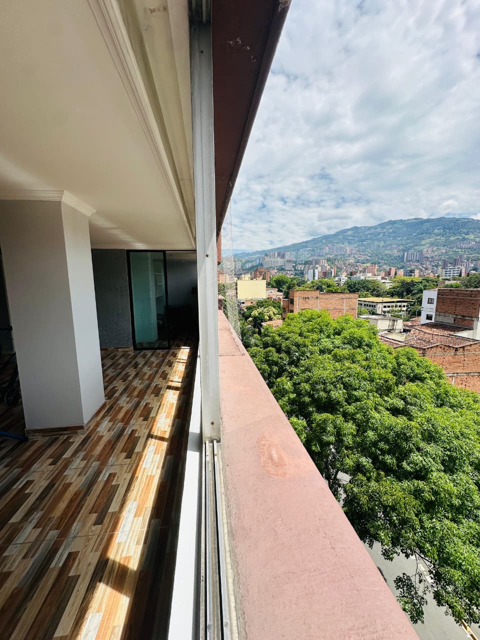 VENDO APARTAMENTO EN LAURELES ESTADIO