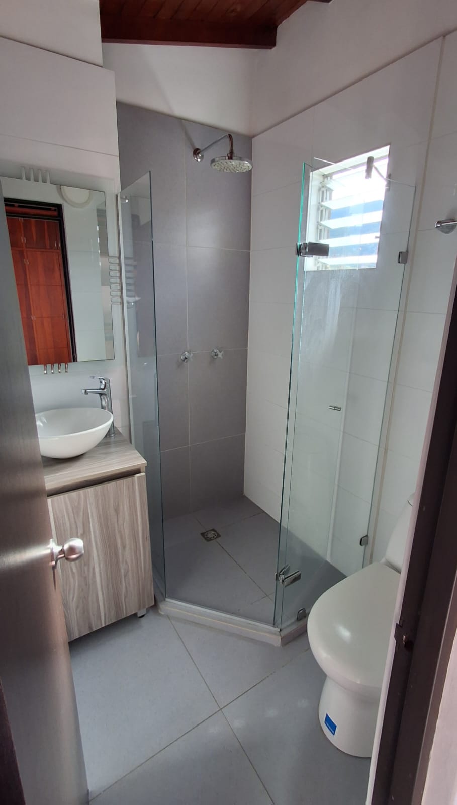 VENDO APARTAMENTO EN SANTA MONICA