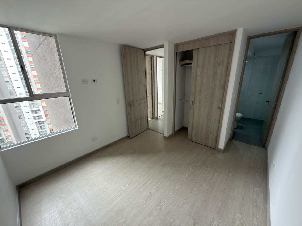 VENDO APARTAMENTO EN LOMA DE LOS BERNAL