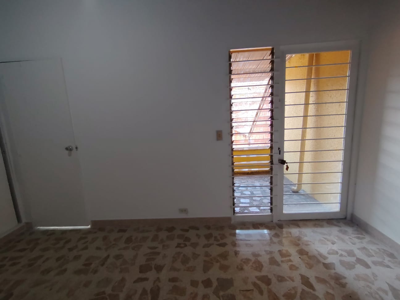 Se arrienda casa en simón bolívar
