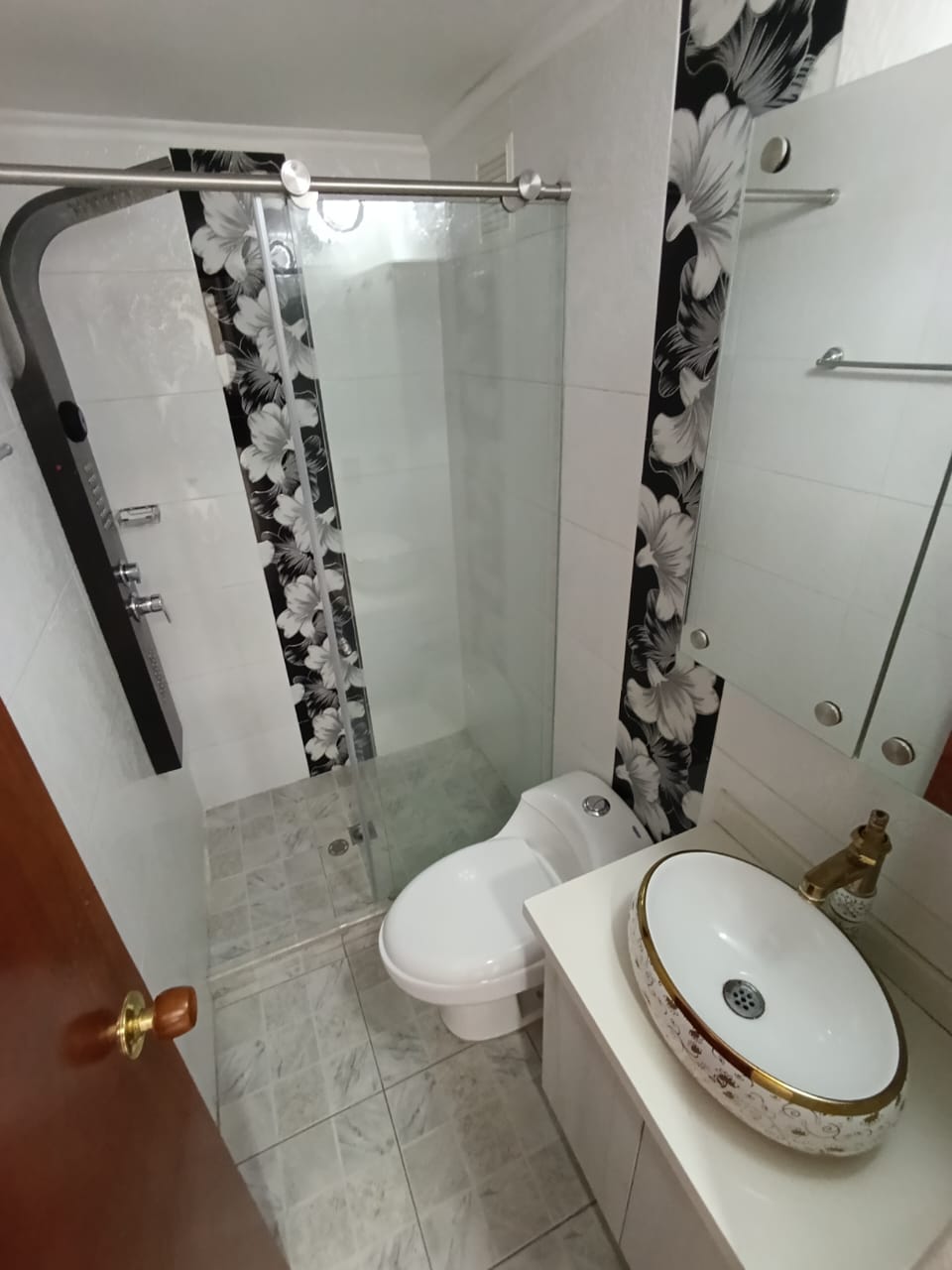 Vende Apartamento Barrio los Colores.