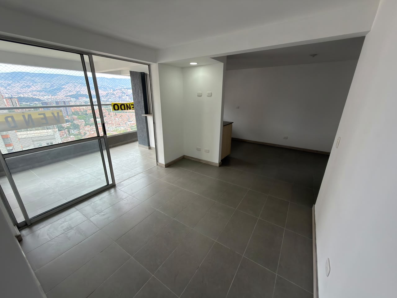 VENDO APARTAMENTO EN LOMA DE LOS BERNAL