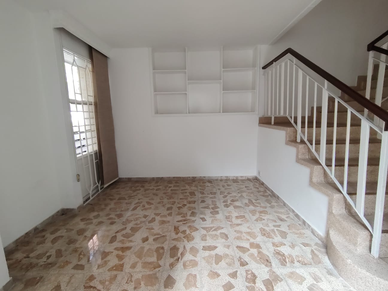 Se arrienda casa en simón bolívar