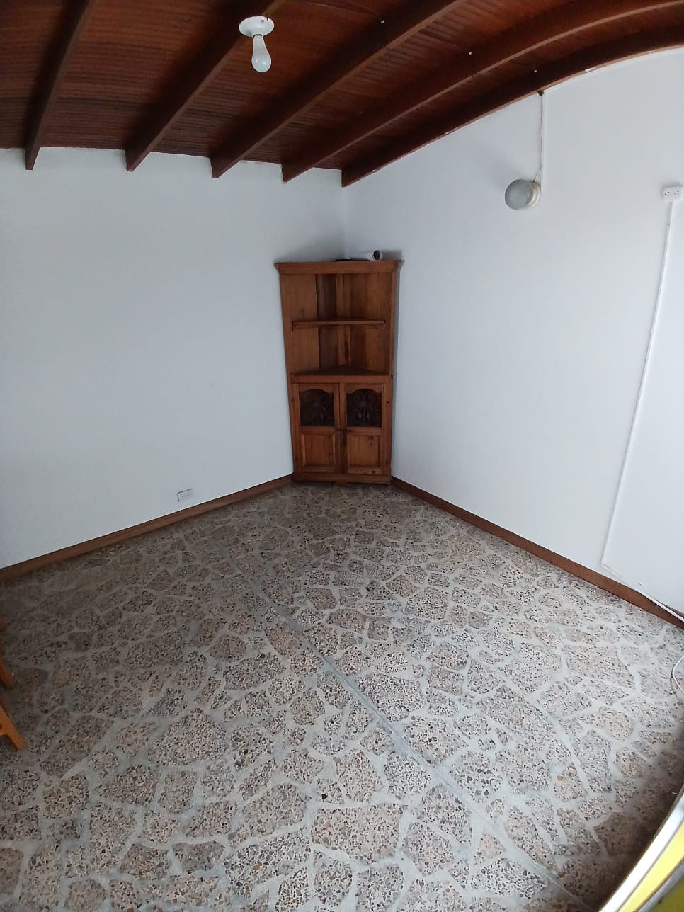 ARRIENDO CASA EN LAURELES