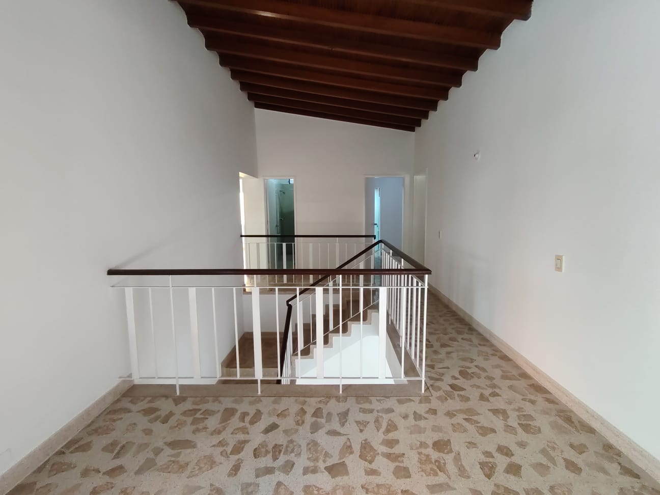 Se arrienda casa en simón bolívar
