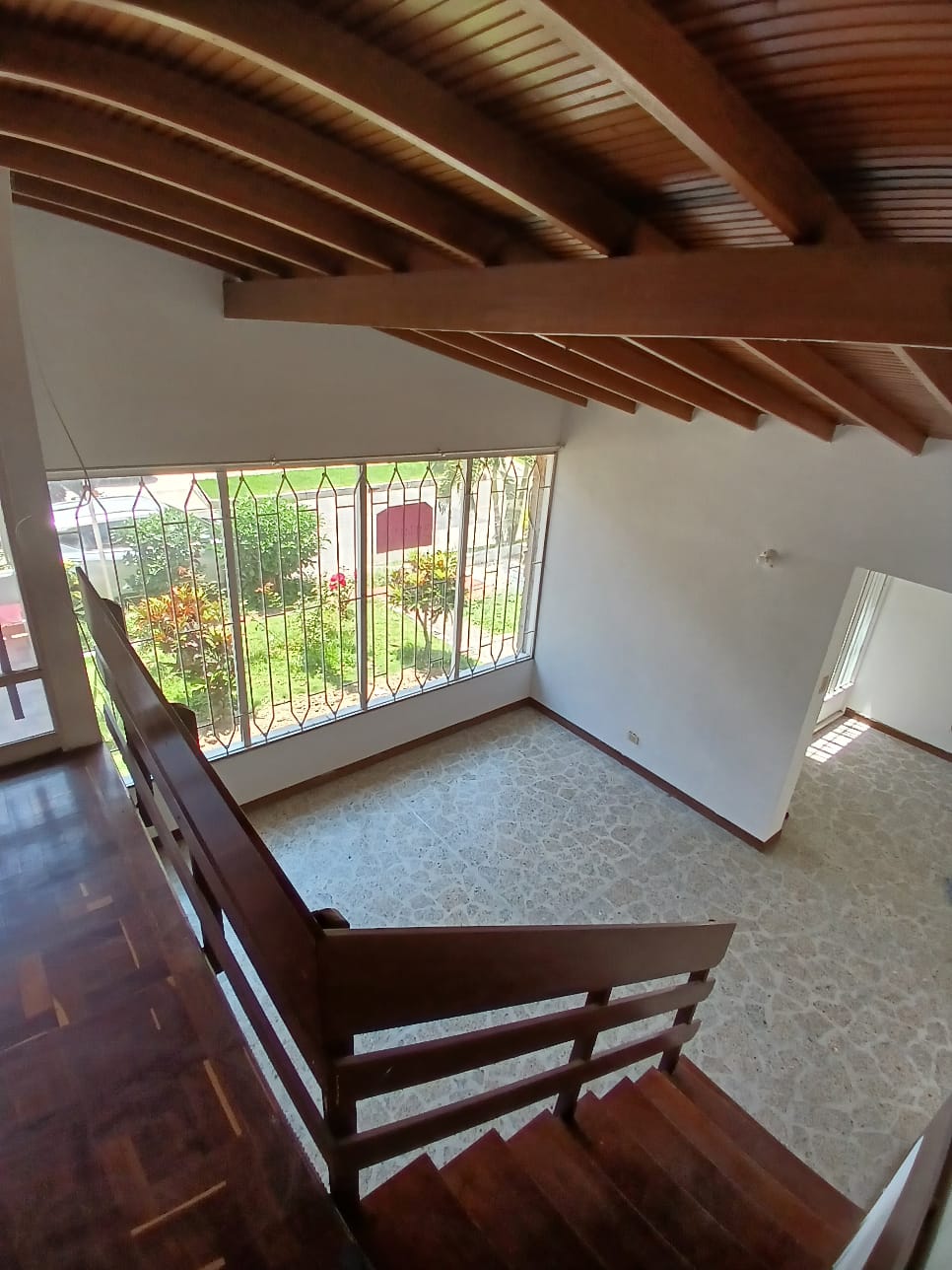 ARRIENDO CASA EN LAURELES