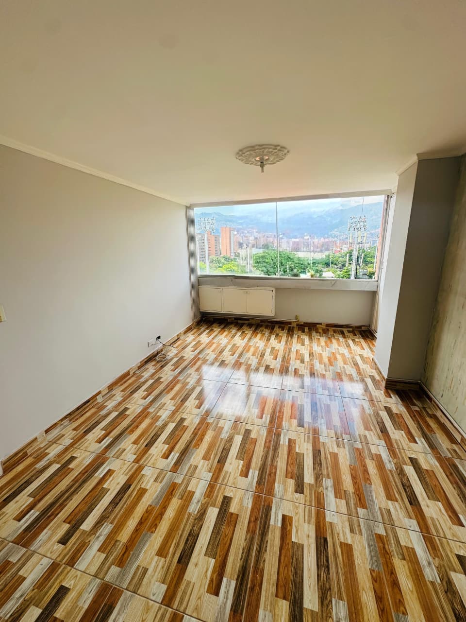 VENDO APARTAMENTO EN LAURELES ESTADIO