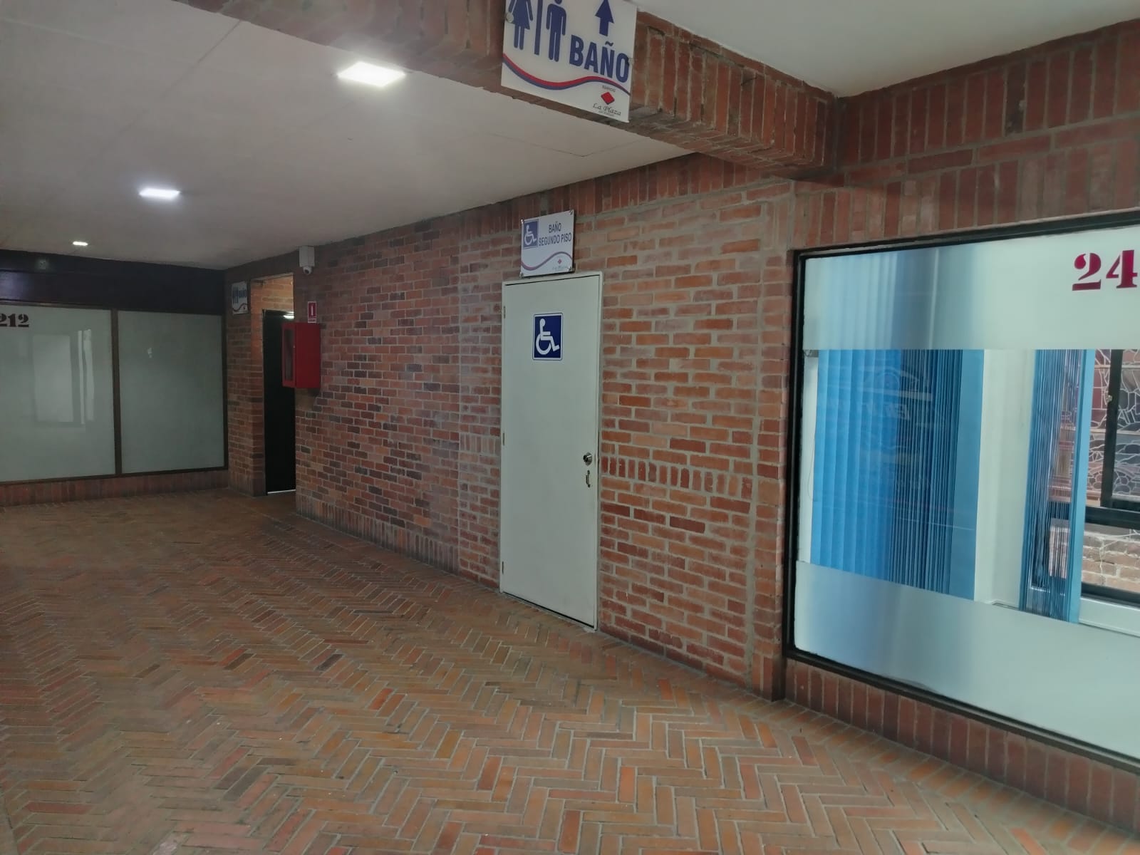 ARRIENDO OFICINA EN EL POBLADO