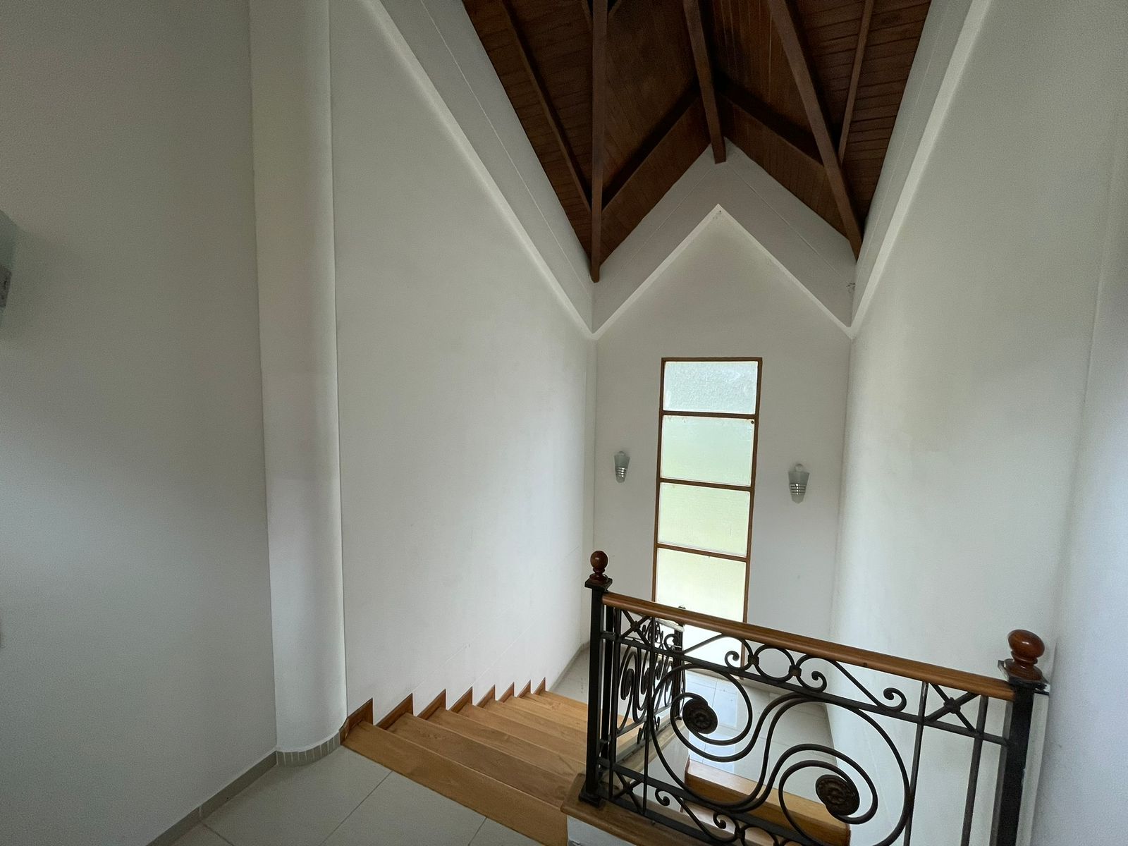 ARRIENDO CASA EN EL POBLADO EL TESORO