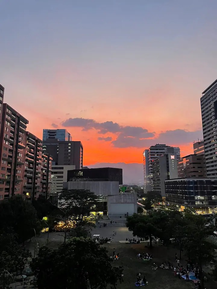 ARRIENDO APARTA ESTUDIO TIPO LOFT AMOBLADO EN CIUDAD DEL RIO