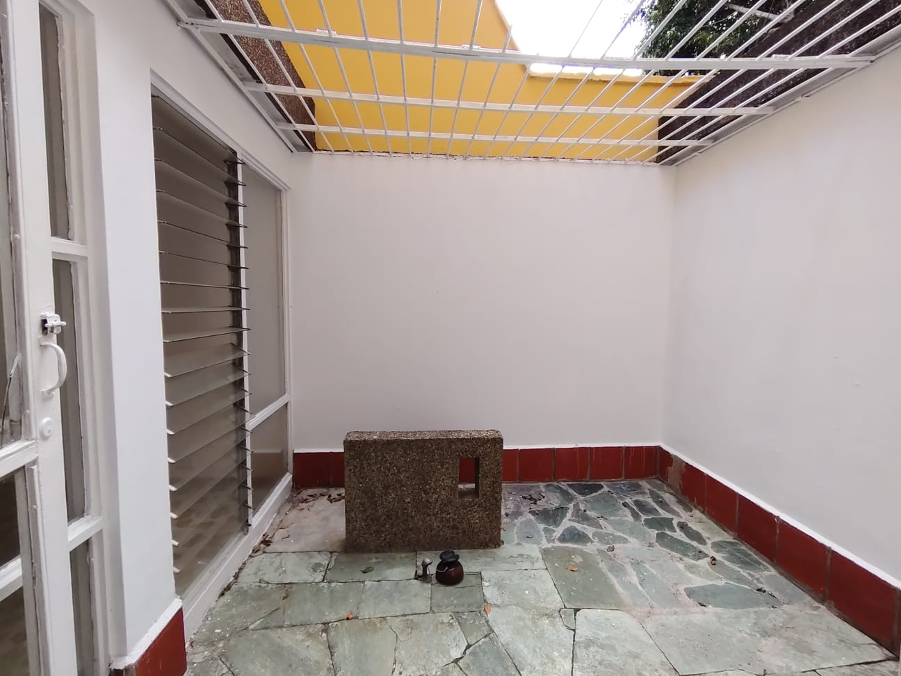 Se arrienda casa en simón bolívar