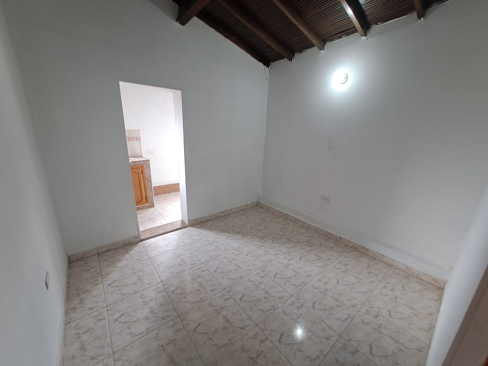 ARRIENDO APARTAESTUDIO MILAGROSA