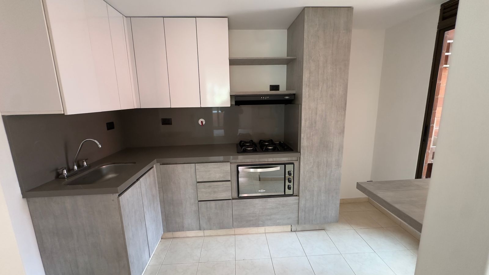 ARRIENDO APARTAMENTO EN LA LOMA DE LOS BERNAL