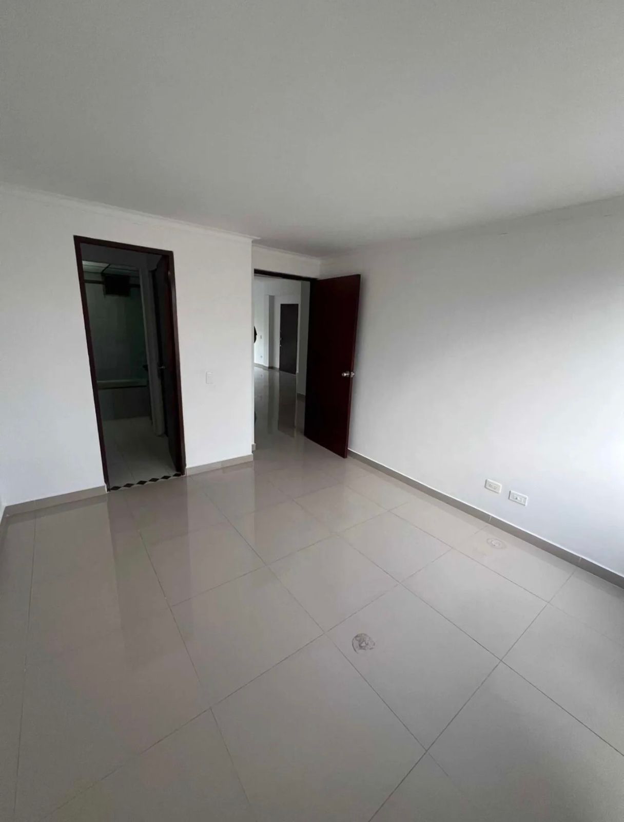 VENDO APARTAMENTO EN  LOS COLORES