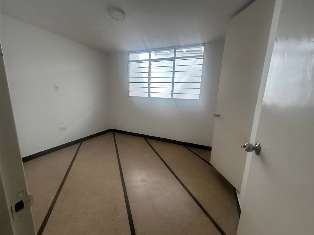 ARRIENDO CASA EN CALASANZ PARTE BAJA