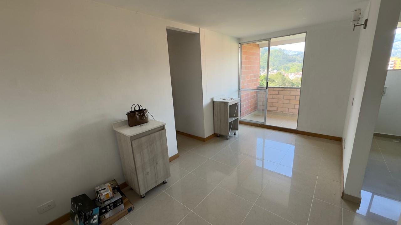 ARRIENDO APARTAMENO EN LA LOMA DE LOS BERNAL