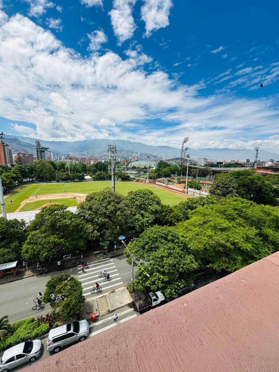 VENDO APARTAMENTO EN LAURELES ESTADIO