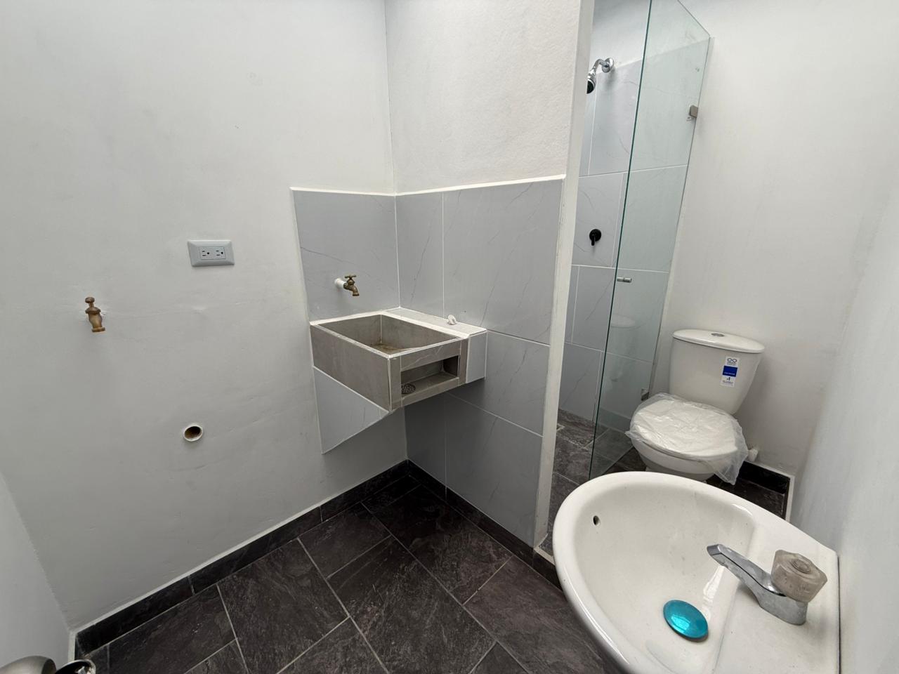 ARRIENDO APARTAESTUDIO EN LOS COLORES