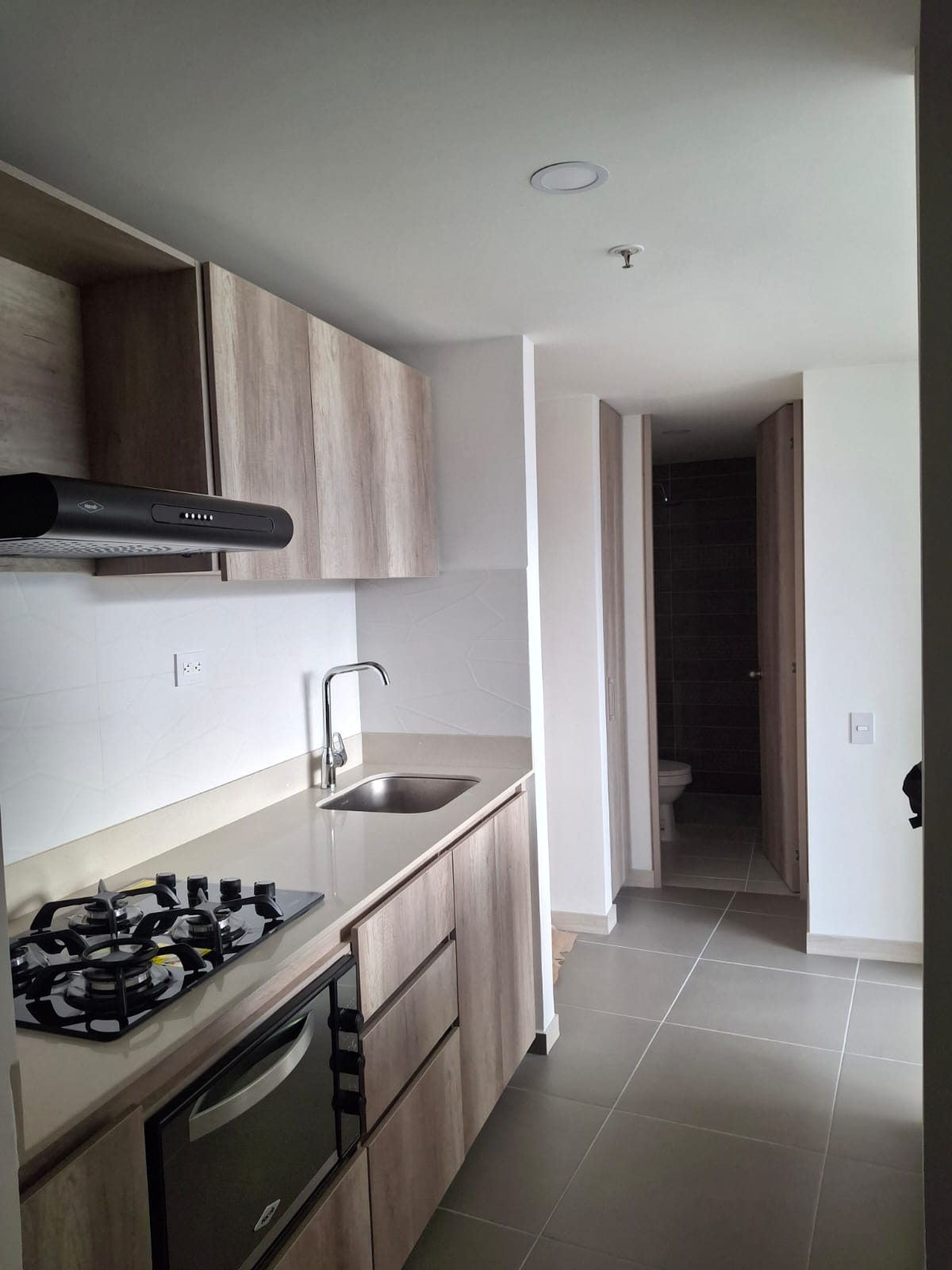 ARRIENDO APARTAESTUDIO EN GUAYABAL