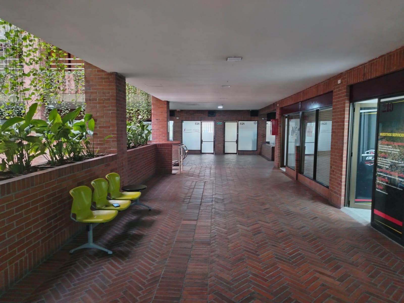 ARRIENDO OFICINA EN EL POBLADO