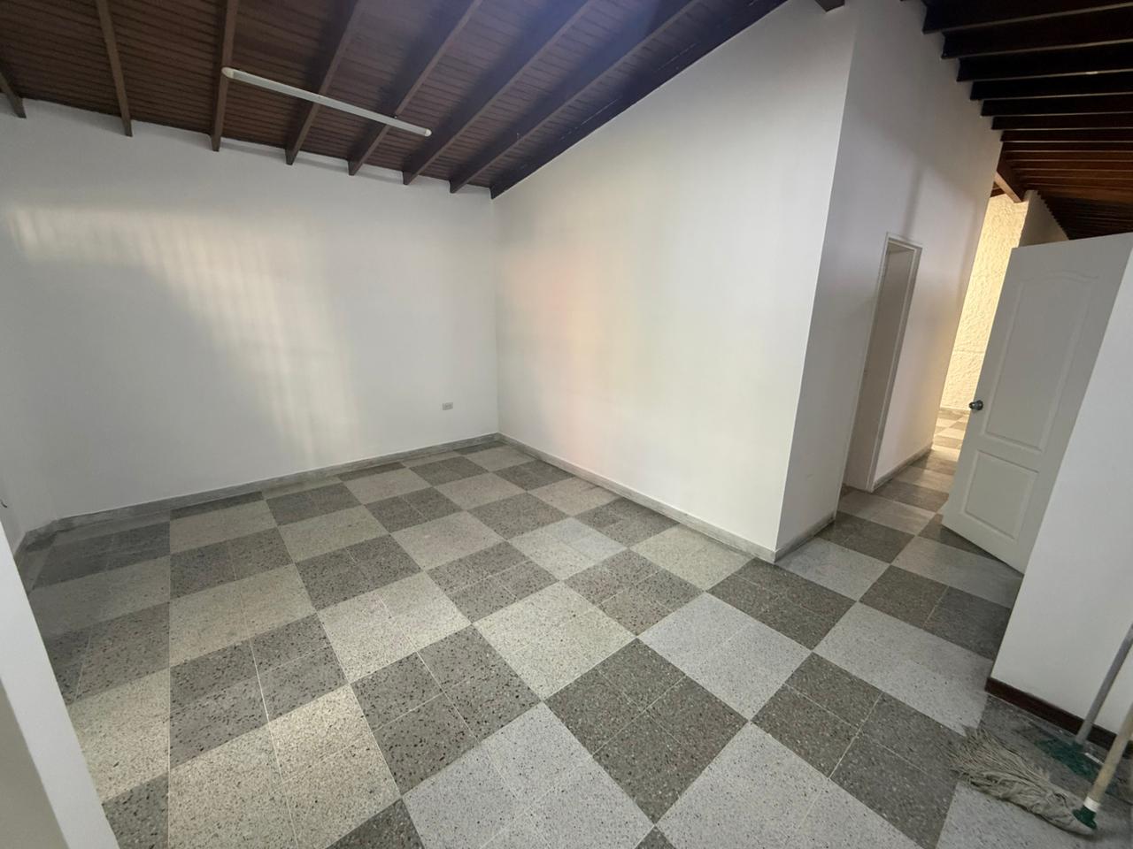 ARRIENDO CASA EN EL VELÓDROMO