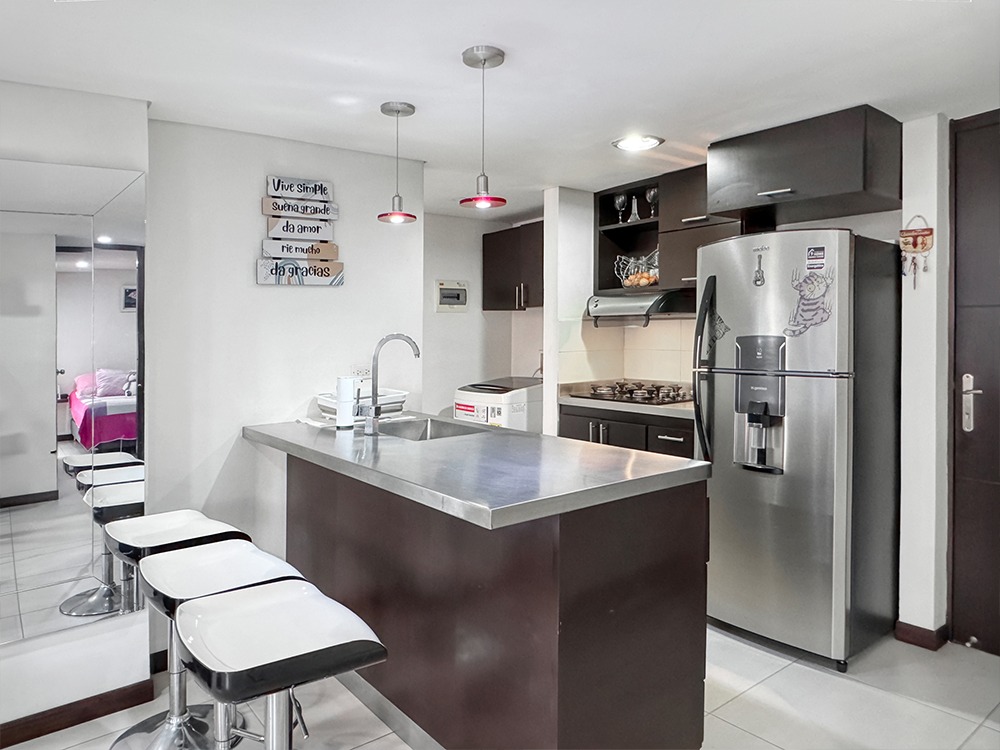 ARRIENDO APARTAMENTO AMOBLADO EN LOS COLORES