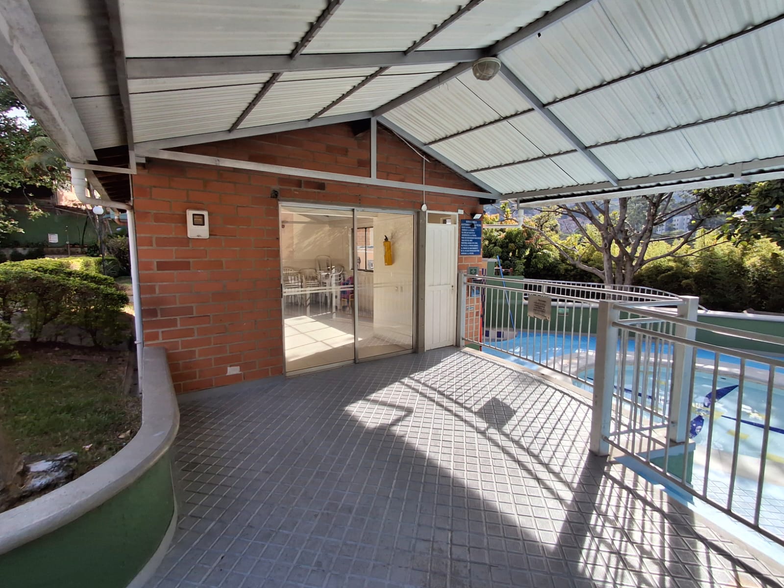 VENDO APARTAMENTO EN SANTA MONICA