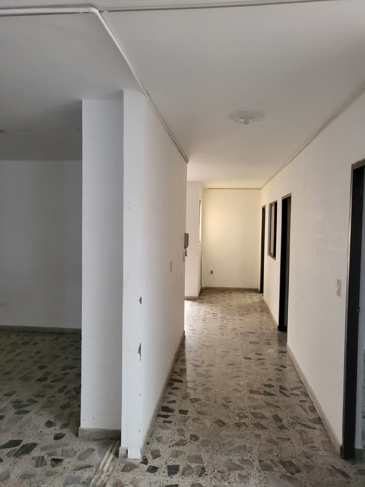 ARRIENDO CASA COMERCIAL EN LA AMERICA