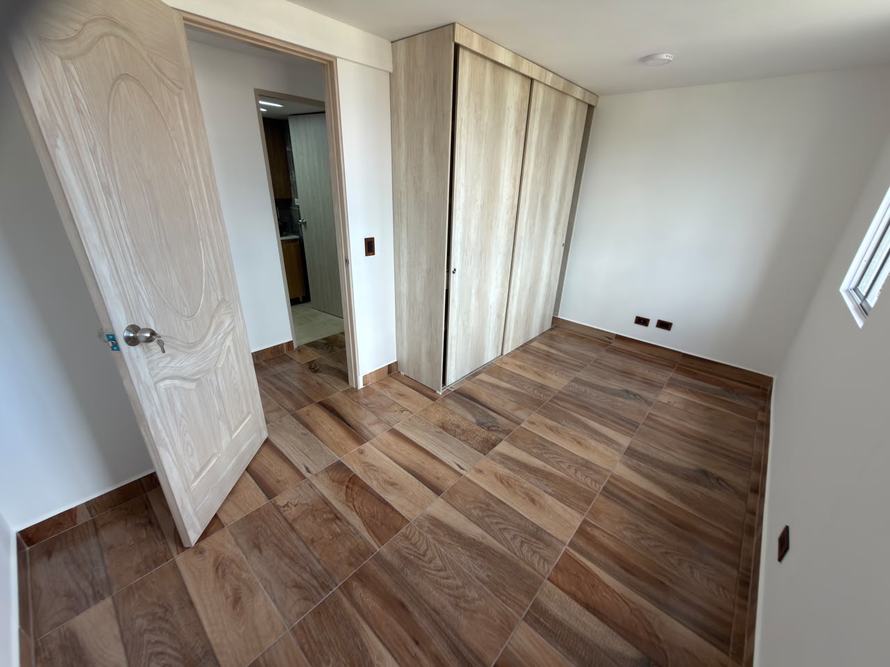 ARRIENDO APARTAMENTO EN LA LOMA DE LOS BERNAL