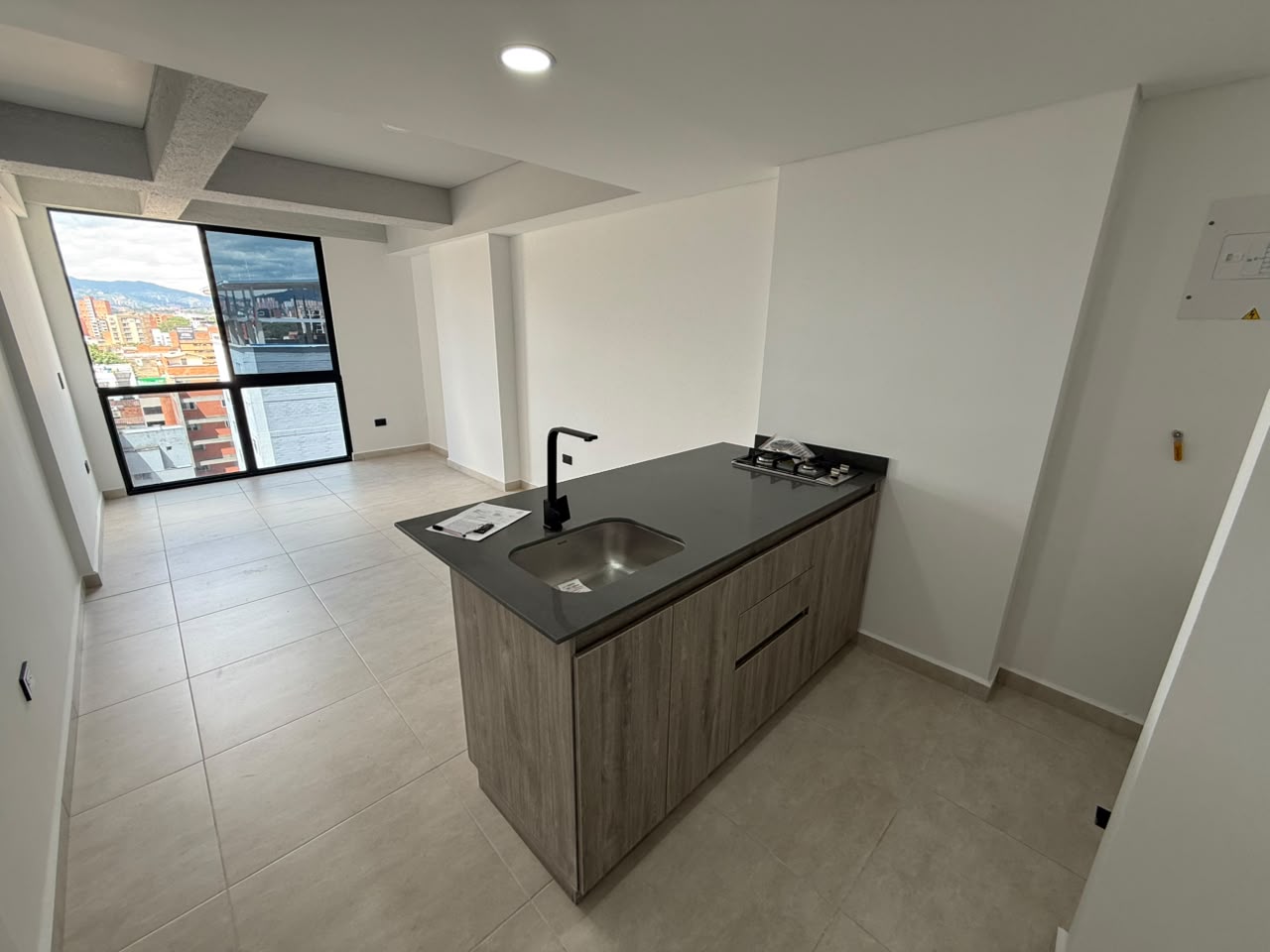 ARRIENDO APARTAESTUDIO EN LAURELES