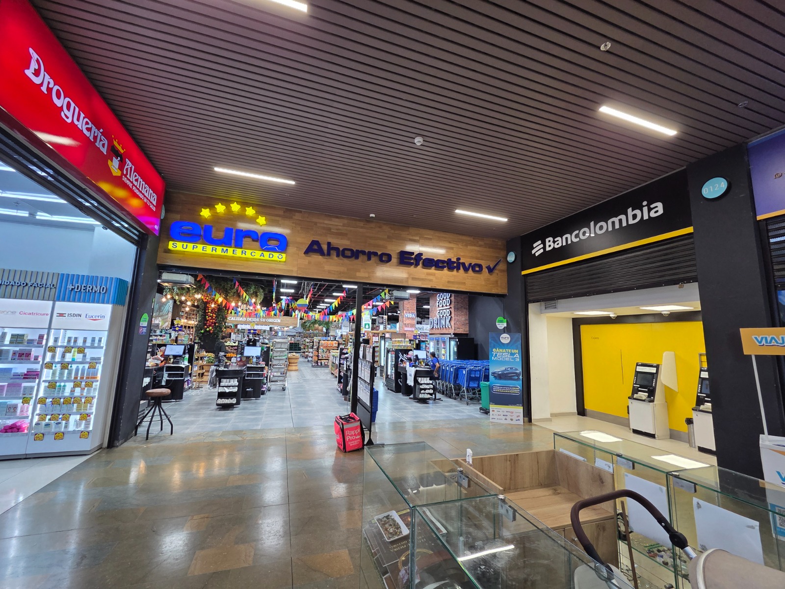 VENDO LOCAL EN EL MIXY MALL LOS COLORES