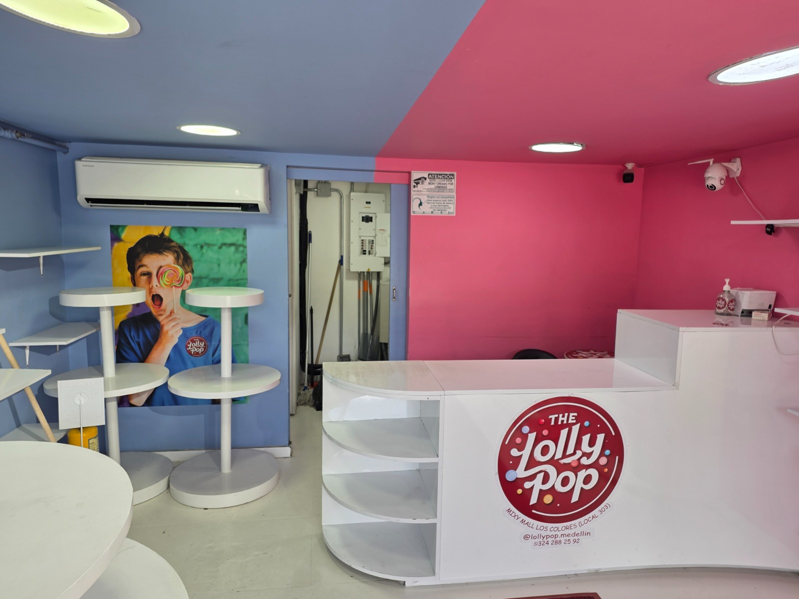 VENDO LOCAL EN EL MIXY MALL DE LOS COLORES