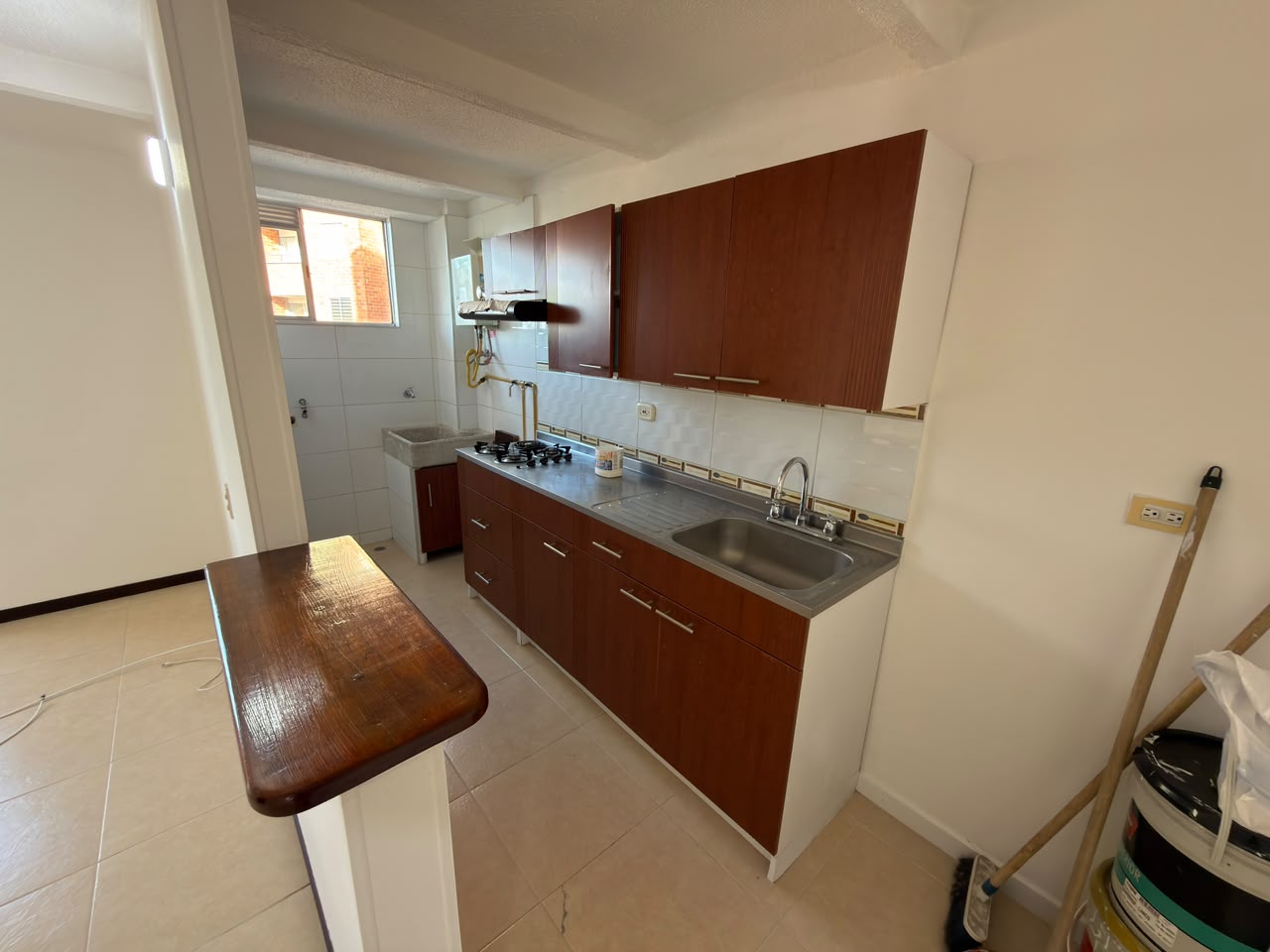 ARRIENDO APARTAMENTO EN LOMA DE LOS BERNAL